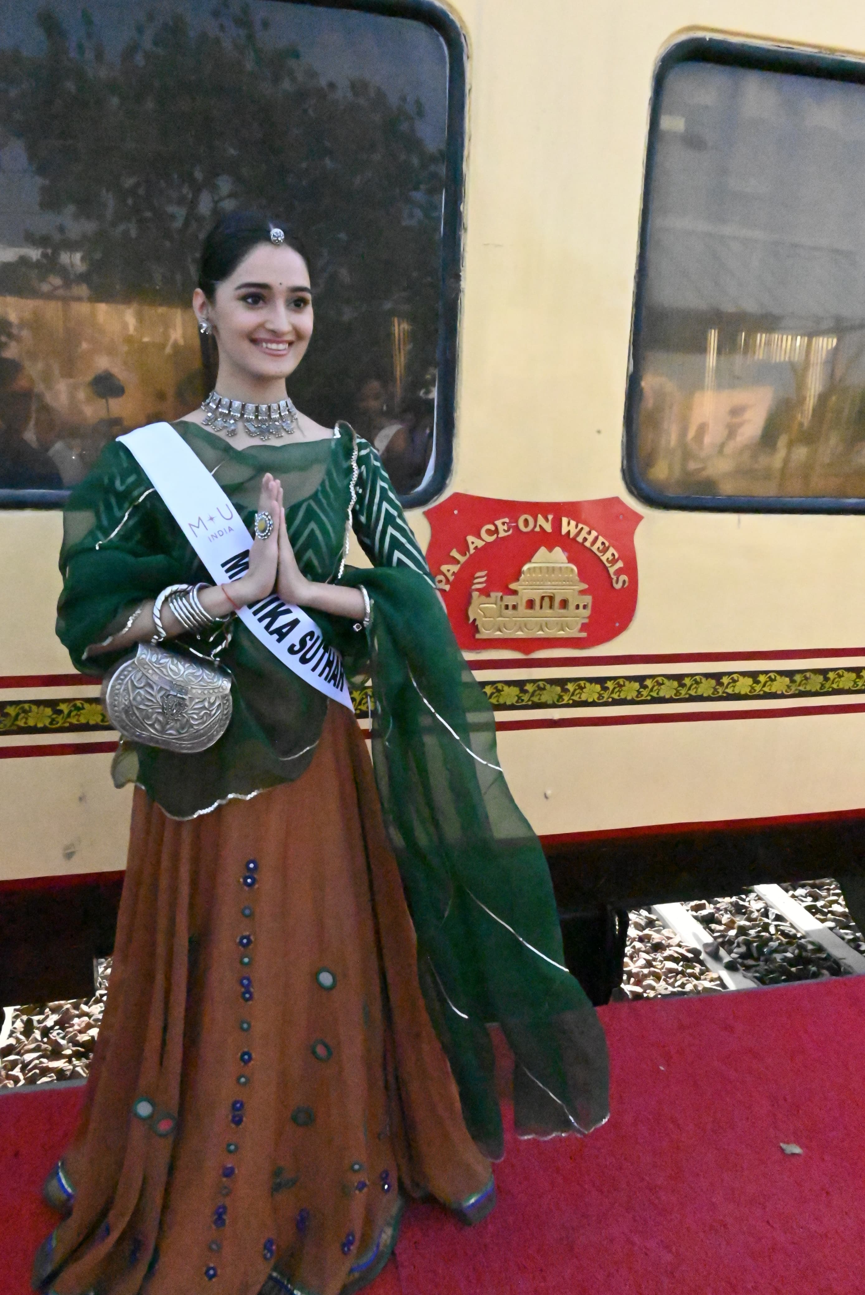 Experience Royal Life on the Palace on Wheels